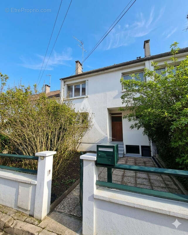Maison à BURES-SUR-YVETTE