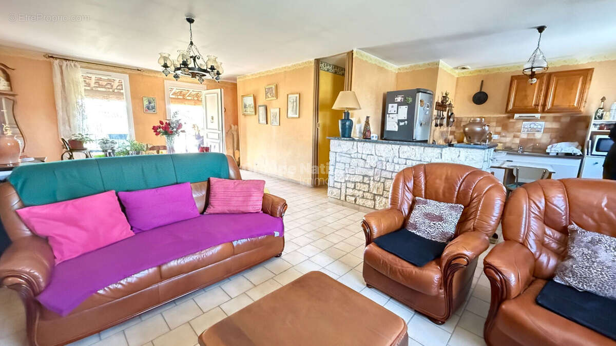 Exclusivité - Maison - Espace et potentiel - photo 10