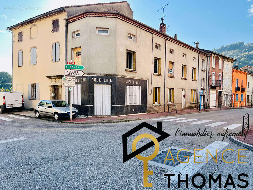 Maison à PONT-DE-LABEAUME