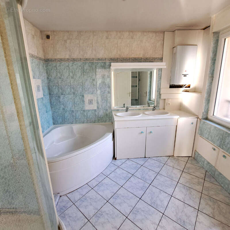 Appartement à SAINT-GENIS-LAVAL