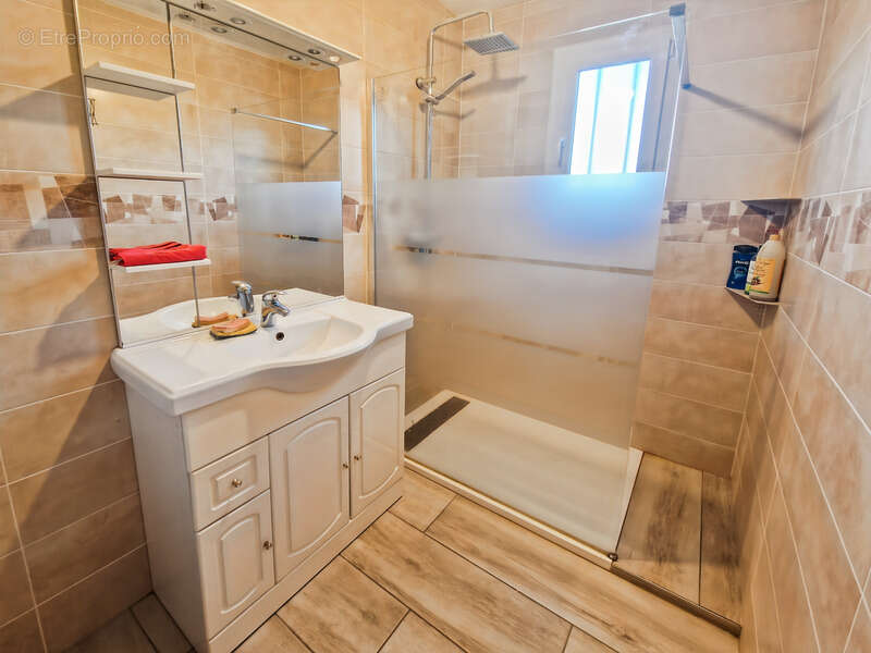 Maison à SAINT-JEAN-D'ANGELY