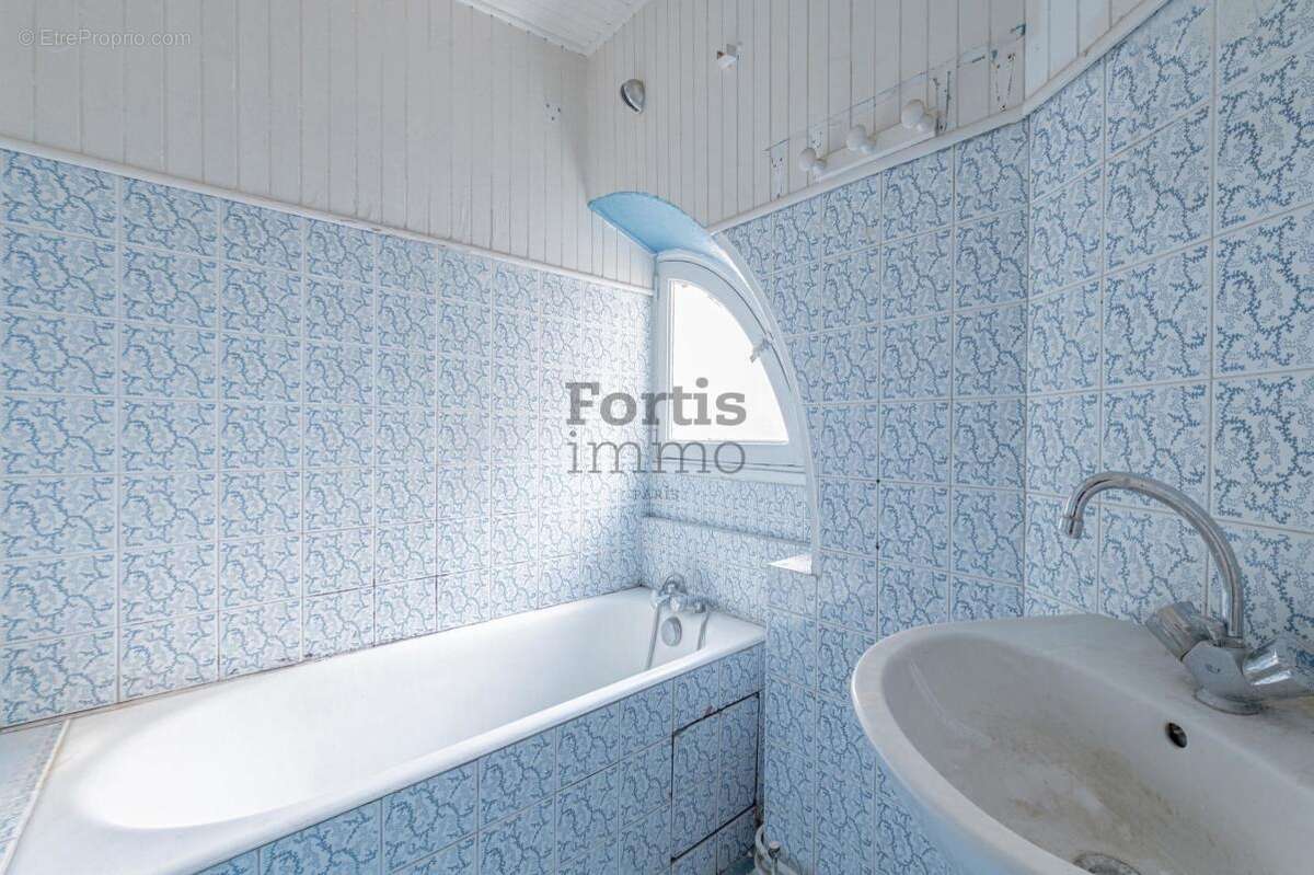 Appartement à PARIS-3E