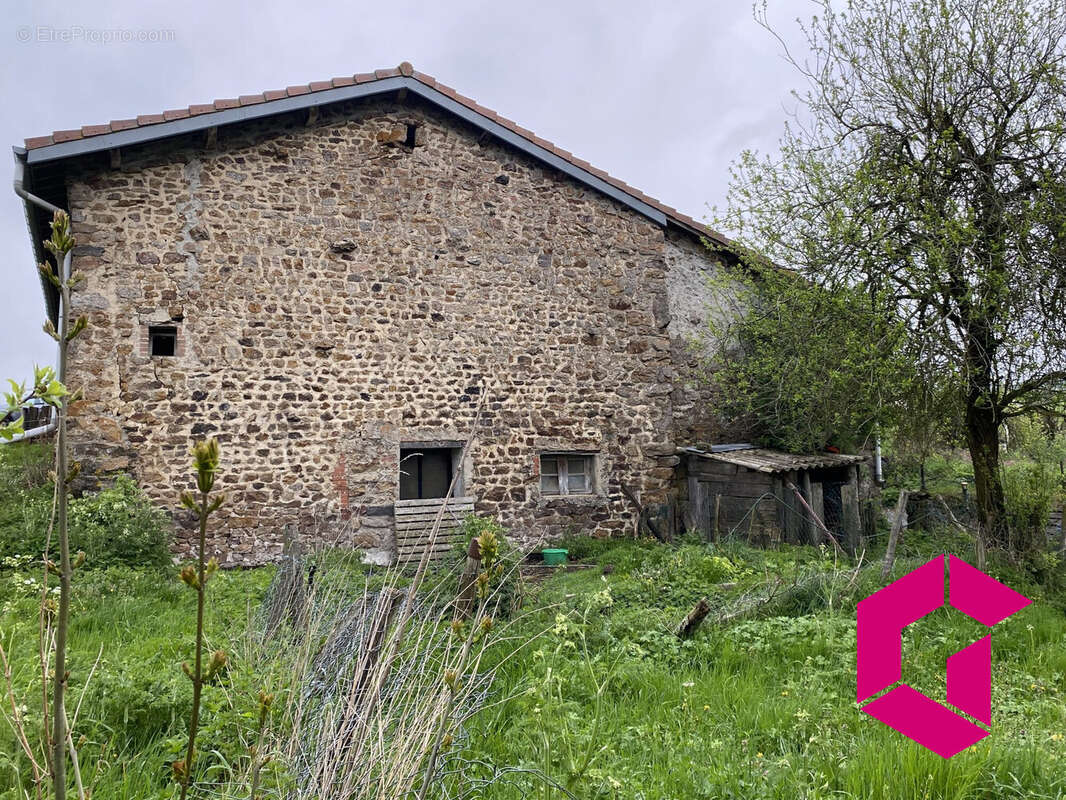 Maison à SAINT-JULIEN-MOLHESABATE