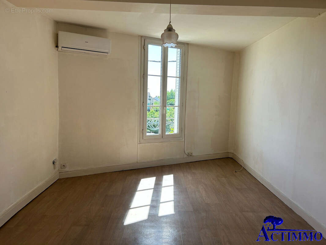 T2bis, 2eme - Appartement à JOIGNY