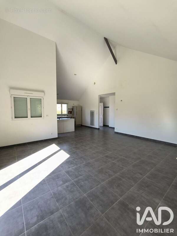 Maison 92 m² à Saint-Just  - photo 4