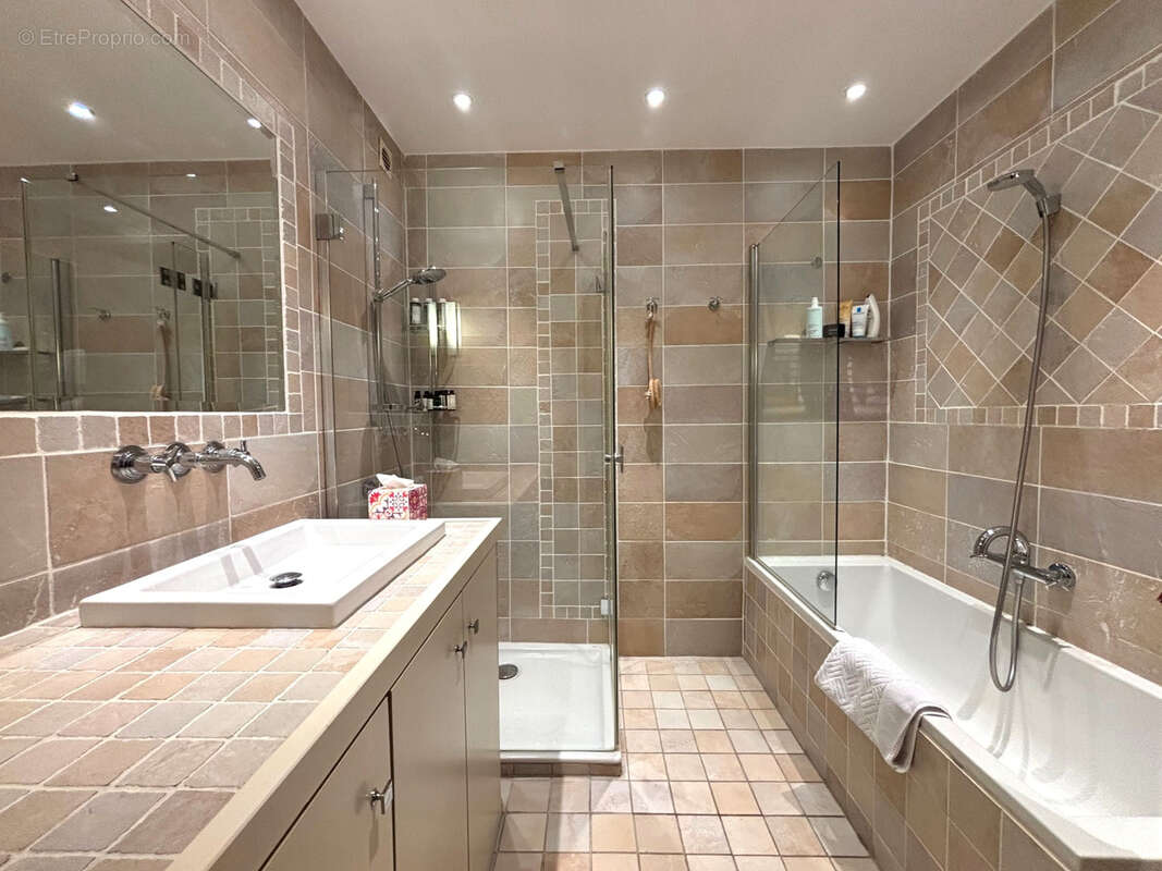 Appartement à MARSEILLE-7E