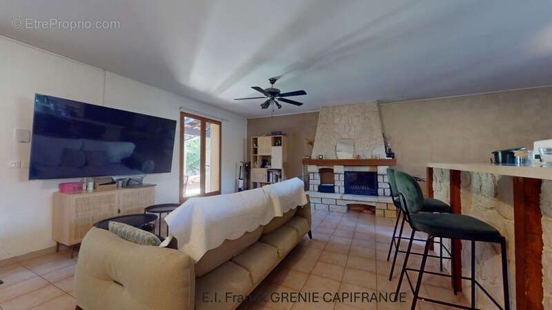 Maison à LA ROQUEBRUSSANNE