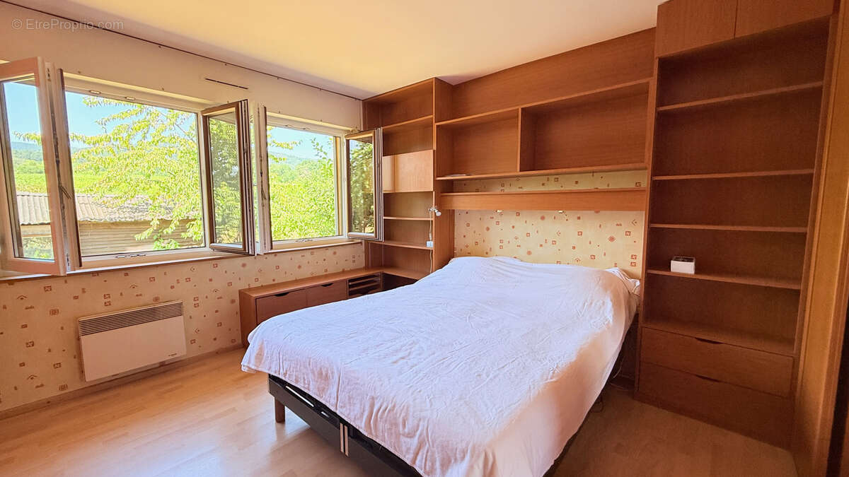Maison - 191m2 - 6 chambres - Terrain 1053m2 - En limite de zone constructible en haut de Zellenberg ! - photo 14
