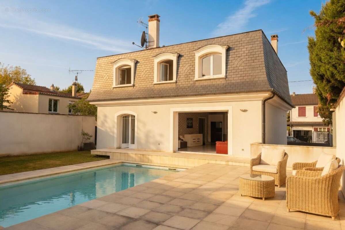 Maison à SAINT-MAUR-DES-FOSSES