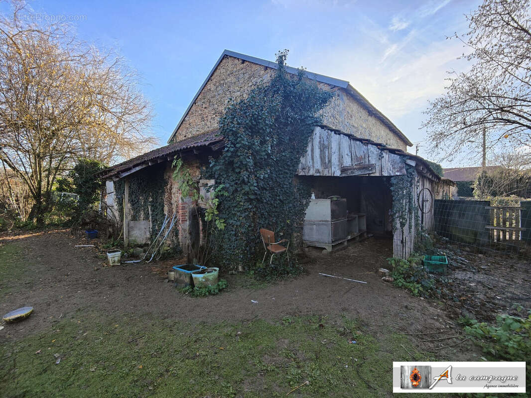 Maison 91 m² à Saint-Julien-La-Genete  - photo 6