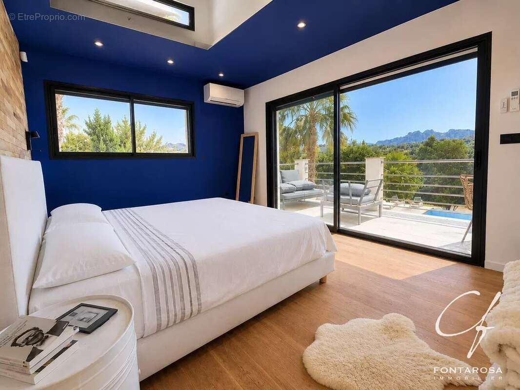 Maison à ROQUEBRUNE-SUR-ARGENS