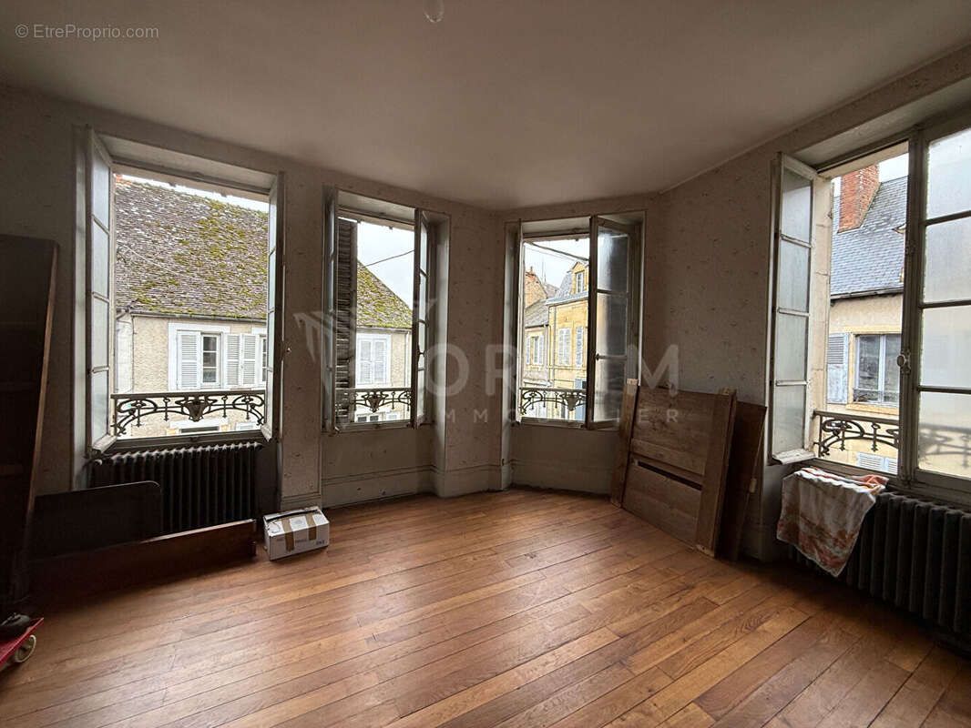 Appartement à DONZY