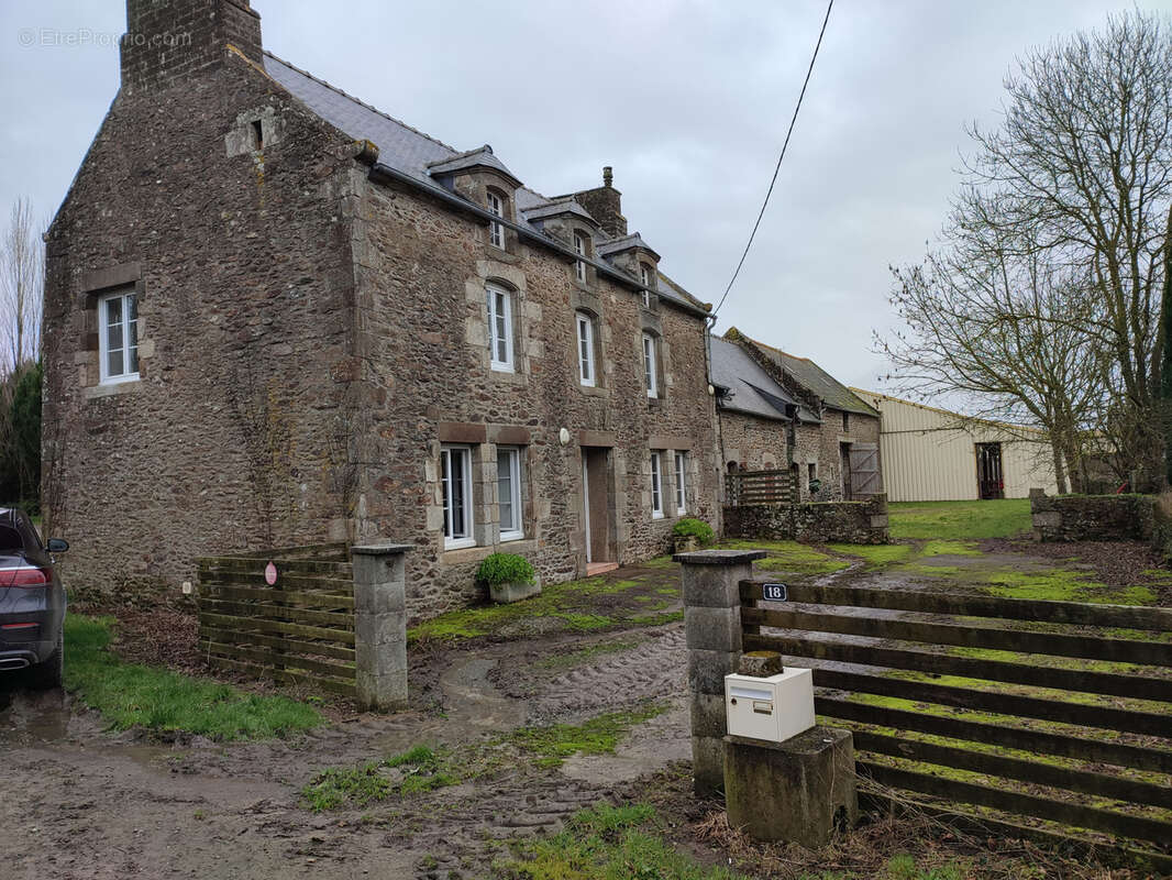 Maison à LANGUENAN