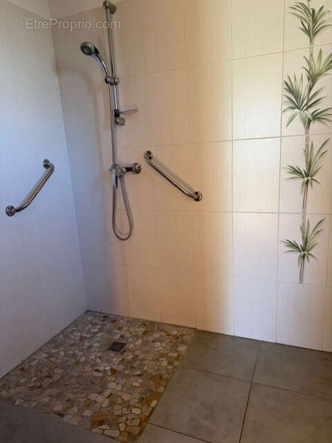 Appartement à MEES