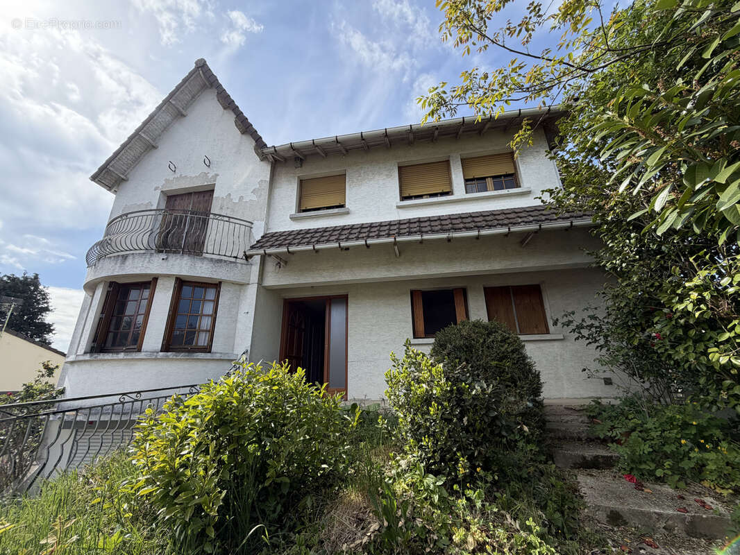 Maison à LE PLESSIS-BELLEVILLE