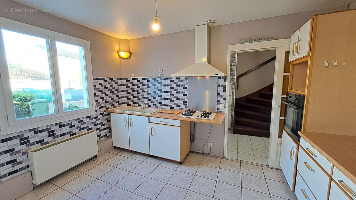 Maison à MAGNY-LES-HAMEAUX