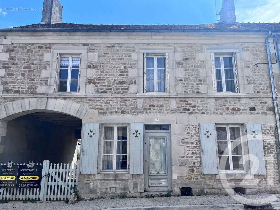 Maison à MENOU