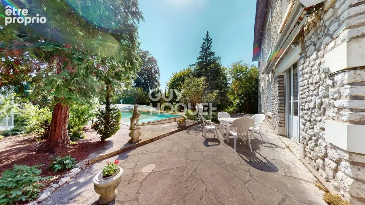 Villa/Propriété d'exception aux multiples possibilités : Maison familiale, dépendance et piscine - Terrain de 1 679m² - Garage - photo 11