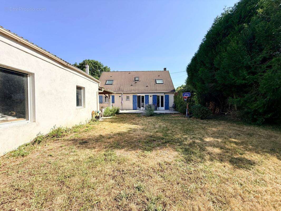 Maison à CHEPTAINVILLE