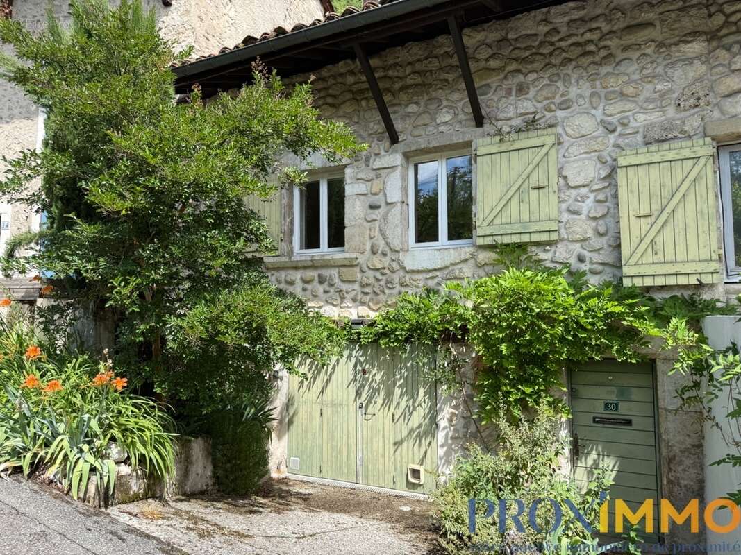 Appartement à LA BUISSE