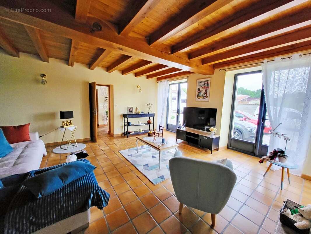 Maison à SAINT-FORT-SUR-LE-NE