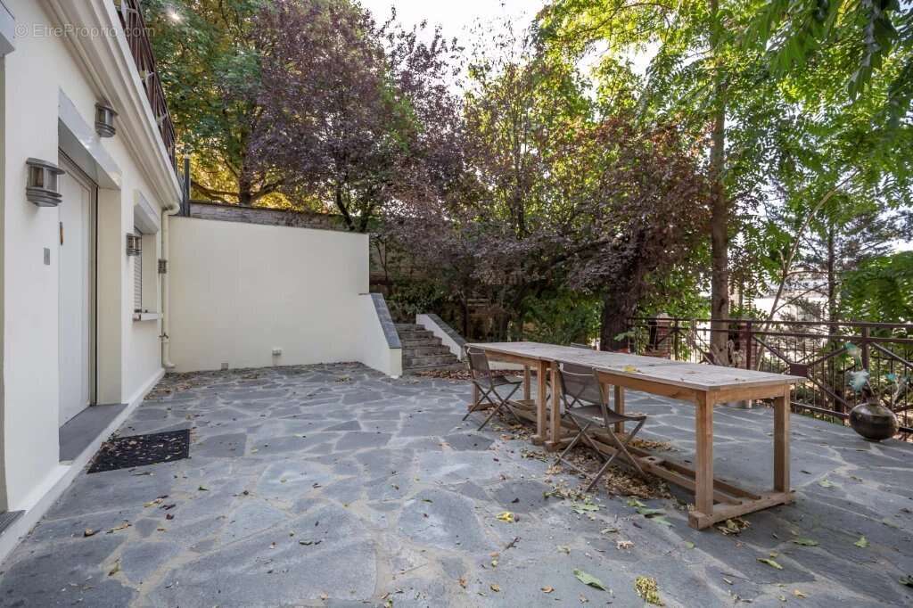 Appartement à CHARENTON-LE-PONT