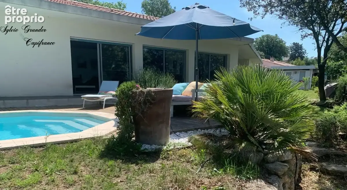 Dpt Bouches du Rhône (13), à vendre VERNEGUES maison P5 de 180 m² - Terrain de 1 300,00 m² - Plain pied - photo 12