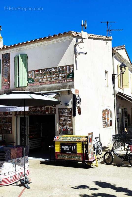 Commerce à SAINTES-MARIES-DE-LA-MER