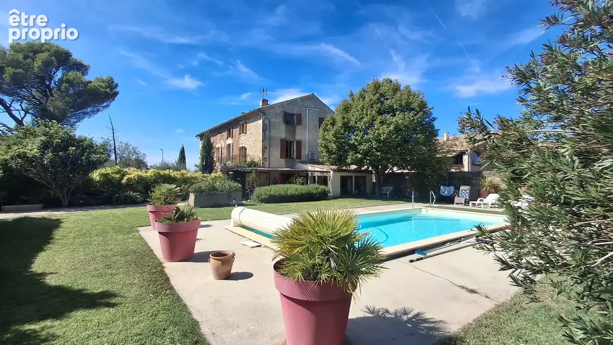A vendre, à 2 pas du centre du village de Grillon, Maison de village avec jardin, piscine et garage! - photo 1