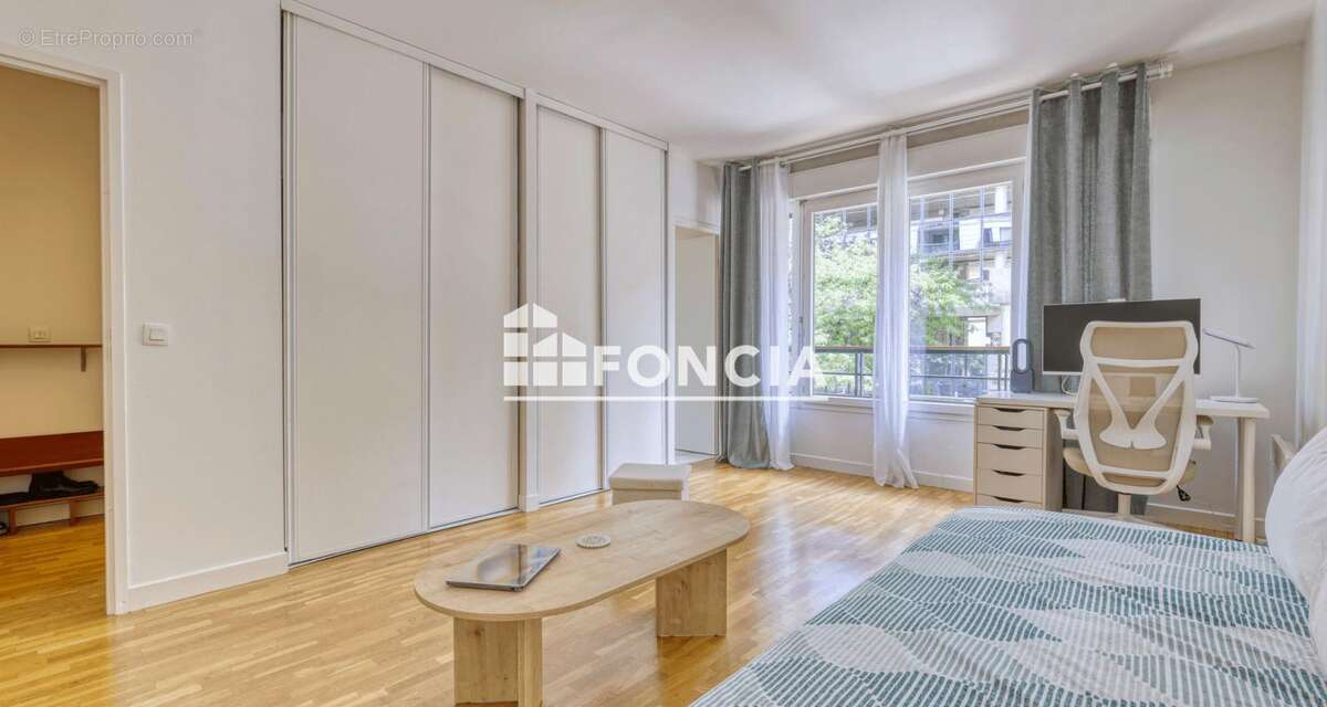 Boulogne-Billancourt – Rue de Silly - studio lumineux en excellent état, à proximité des commerces et des transports - photo 2