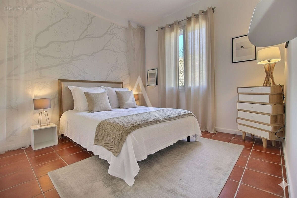 Appartement à MARSEILLE-2E