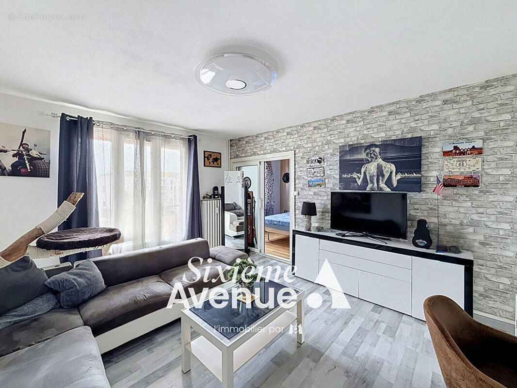 Appartement à DECINES-CHARPIEU