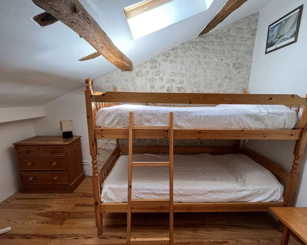 Maison à SAINT-LAURENT-DES-COMBES