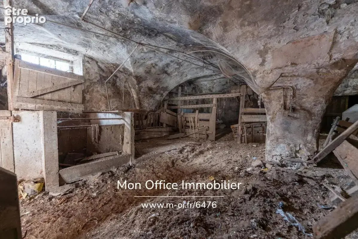 Référence : 6476-MTE. - Bâtisse à rénover - 600 m²- Terrain 3200 m² - photo 18