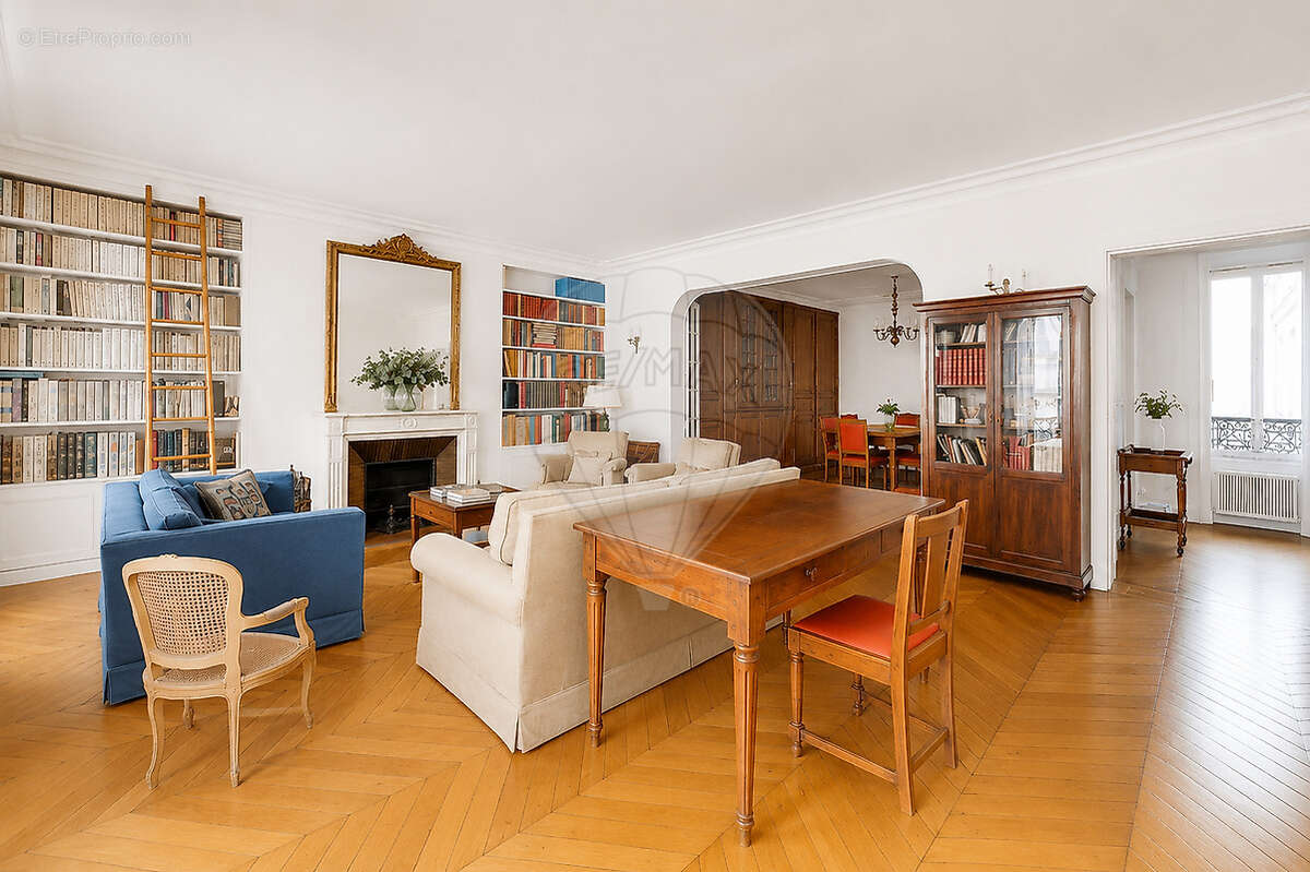 Appartement à PARIS-7E