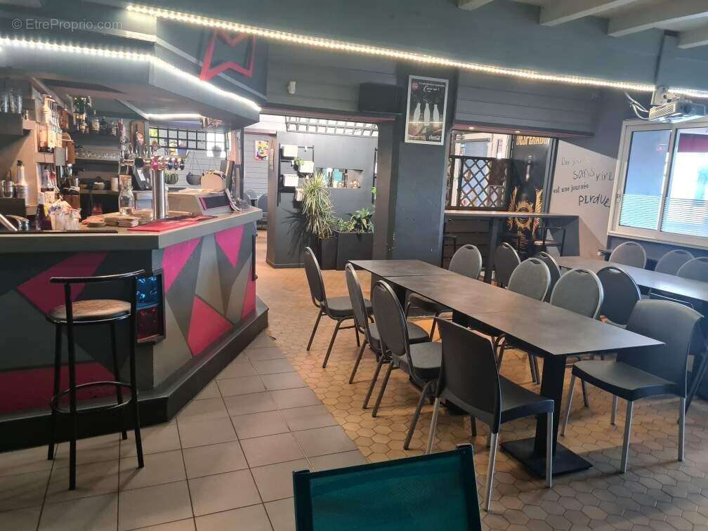 Commerce à NIEUL-LE-DOLENT