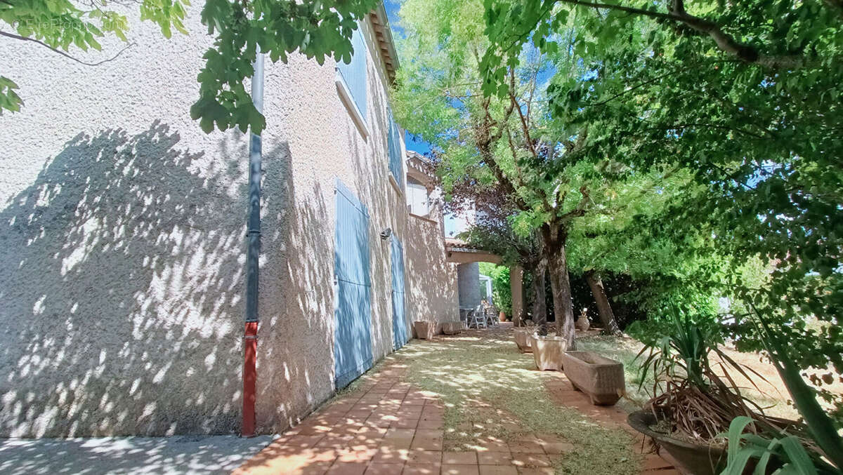 Maison  provençale Millau 7 pièces avec terrain proche centre ville 192m2 - photo 18