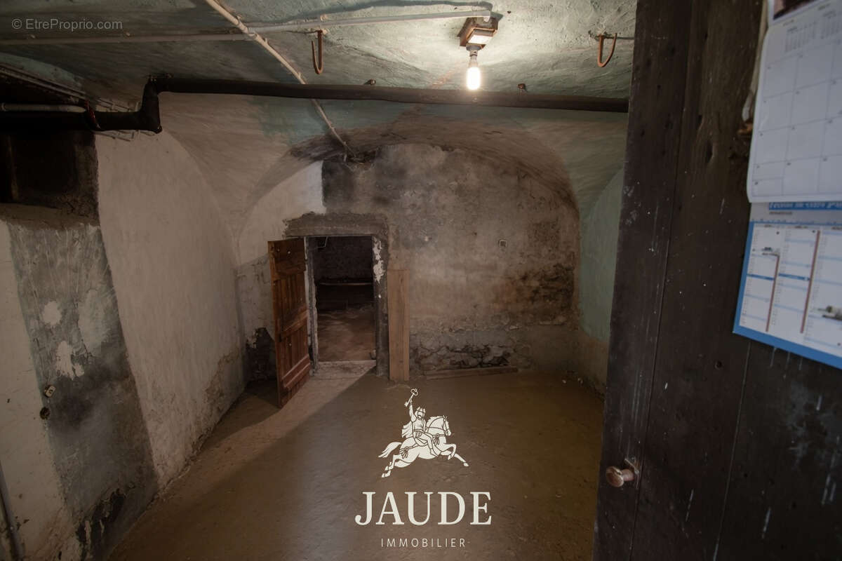 Maison de bourg avec GRANGES, garage et jardin   70 route du Puy de Dôme, La Font de l’Arbre, Orcines - photo 17