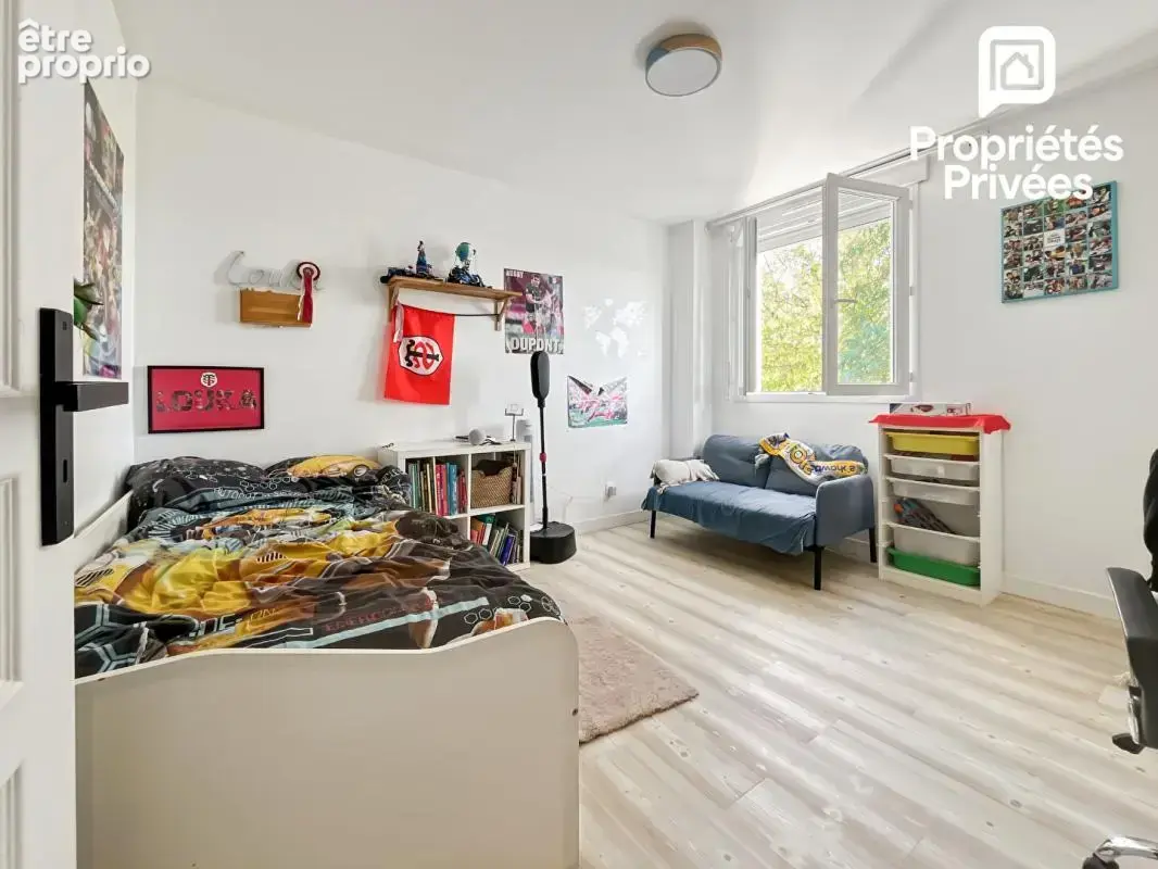 PAREMPUYRE - Maison familiale avec piscine, 3 chambres et 60 m² de pièce de vie - photo 10