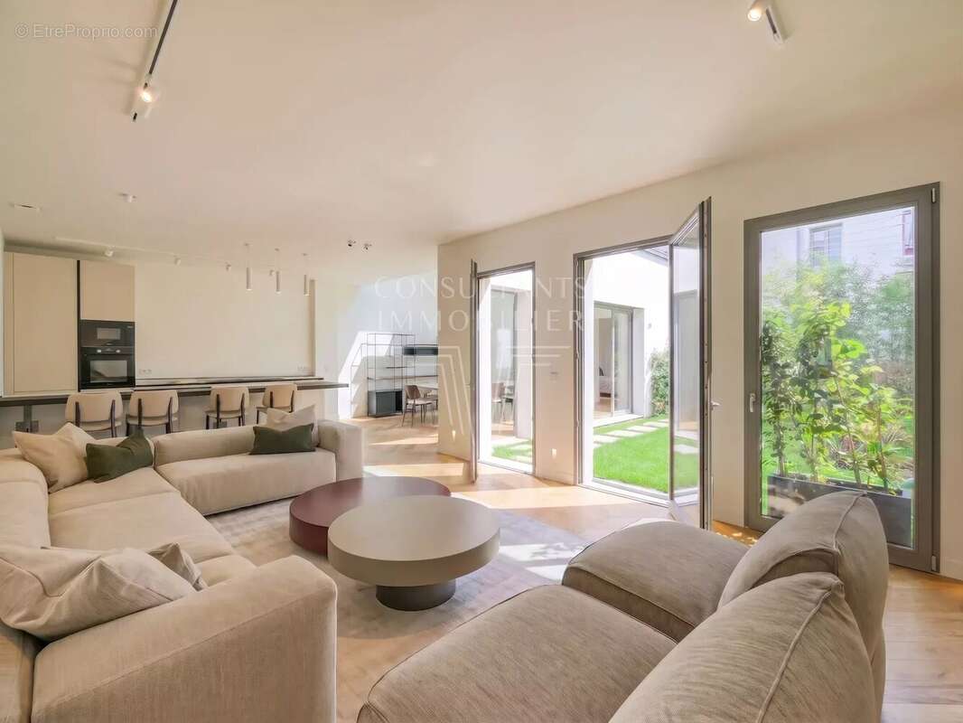 Maison à PARIS-14E