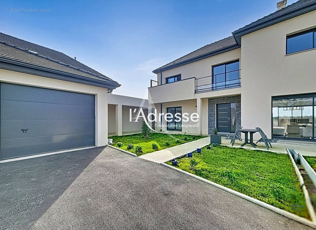 Maison à BAILLY-ROMAINVILLIERS