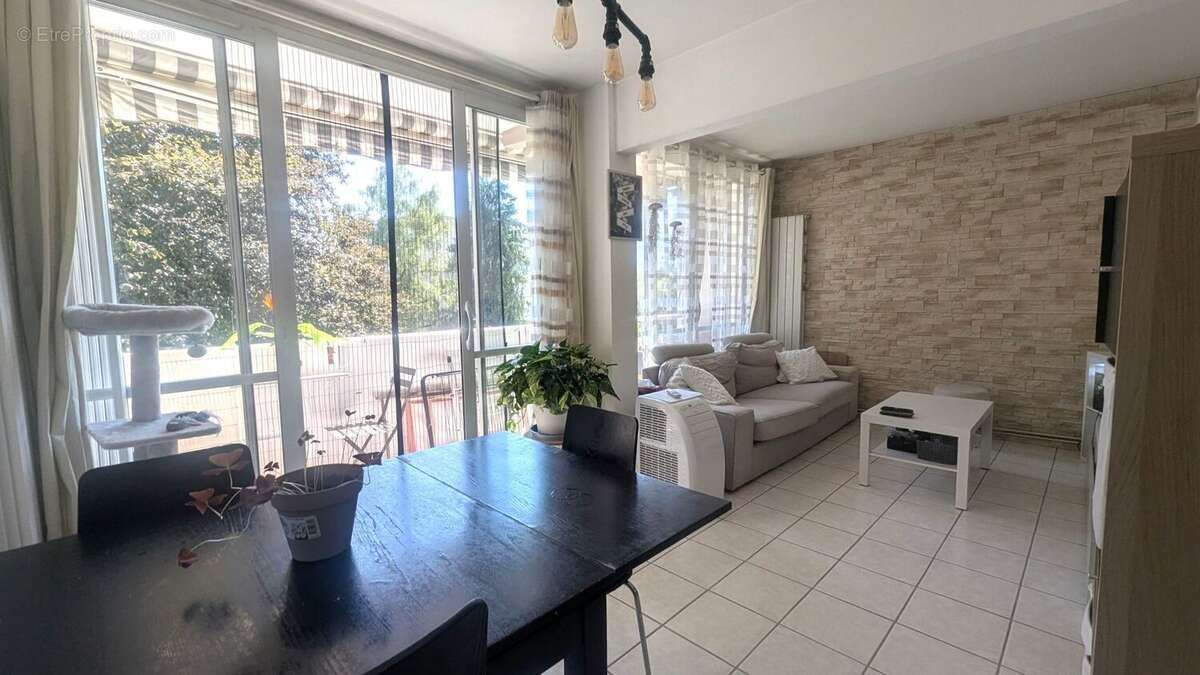Appartement 79 m² à Saint-Martin-D'heres  - photo 4