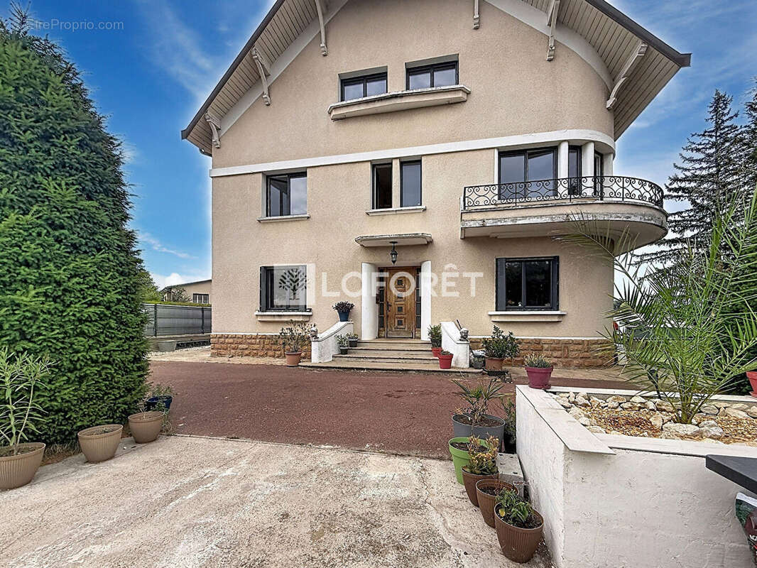 Maison Polliat 10 pièces 300 m2 - photo 2