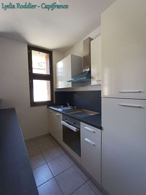 Maison 3 pièces 60 m2 rénovée dans le centre de CHATELDON (63290) - secteur calme - photo 5