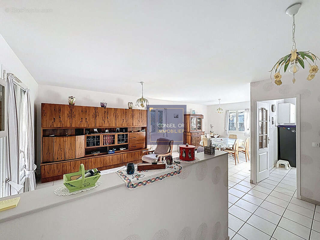 Maison à SAINT-GENIS-LAVAL