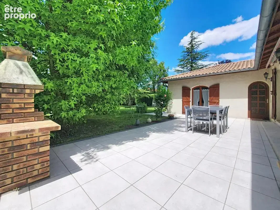 Maison - 4 Chambres - Double garage - Jardin - Piscine - Pool house - Terrasse couverte - photo 9