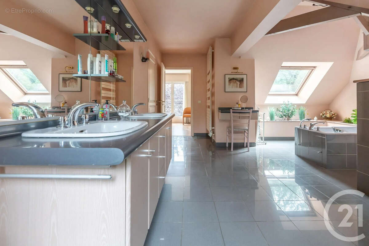 Maison à CHAMPIGNY-SUR-MARNE