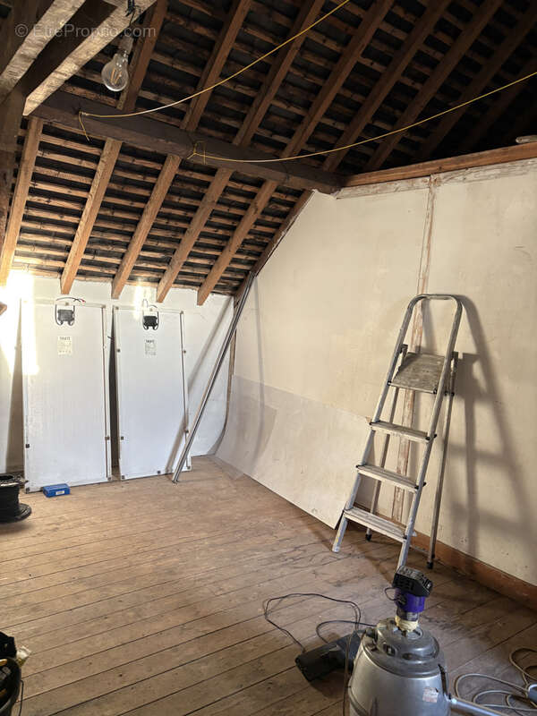 Maison à AMBRIERES-LES-VALLEES