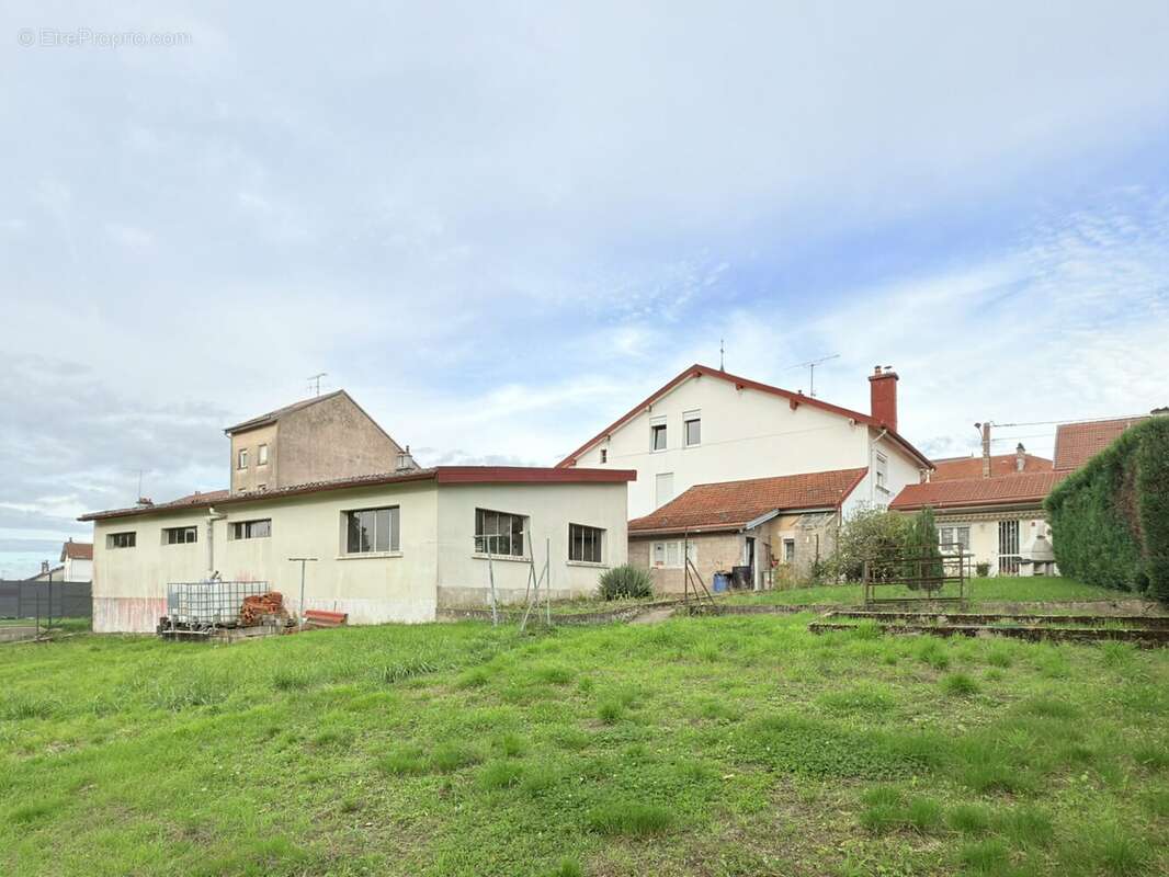 IMMEUBLE - Appartement à CHANTRAINE