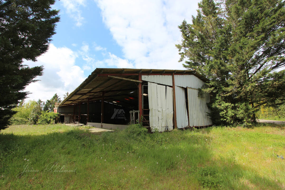 Terrain à SAINT-MARC-LA-LANDE